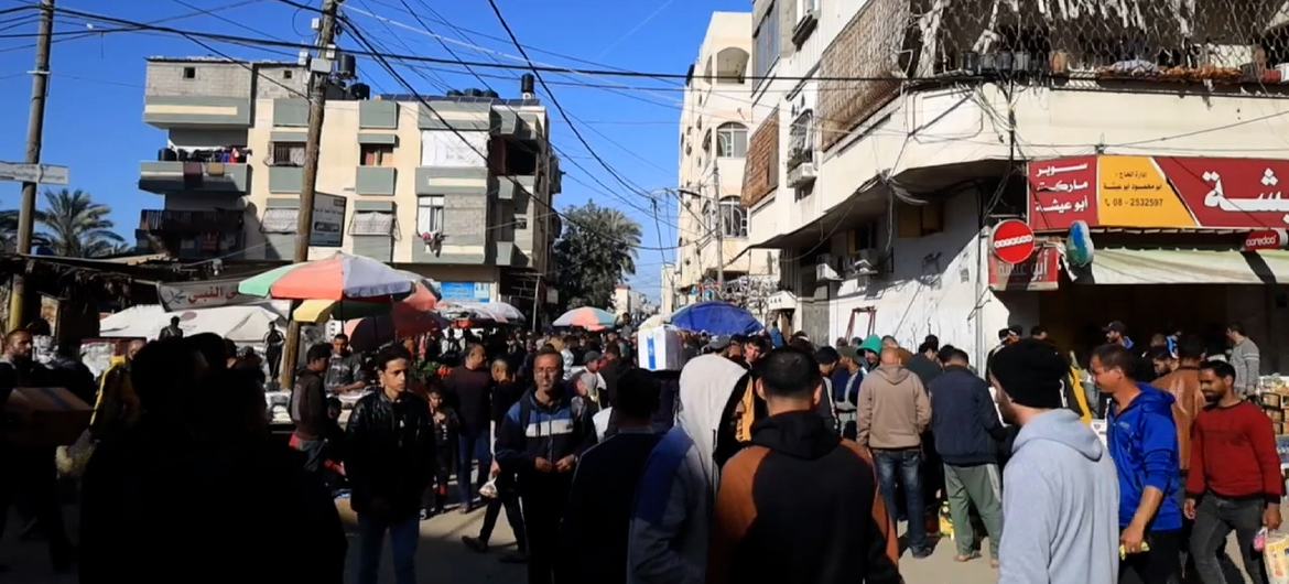 A market in Deir Al-Balah, Gaza.